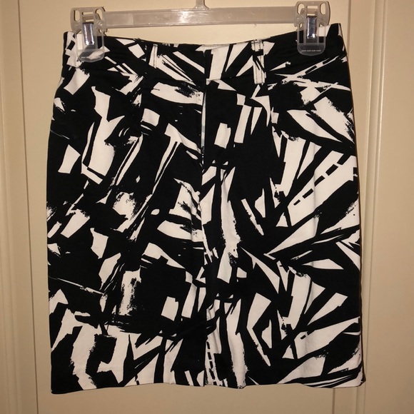 Black and white skirt - Picture 2 of 2